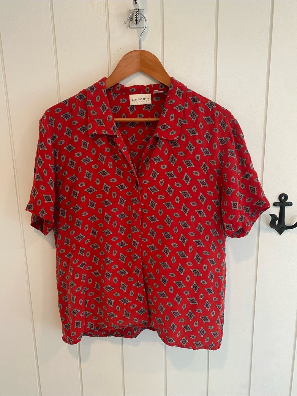Liz Claiborne Red Short-Sleeve Button-Down with Navy and White Geometric Print